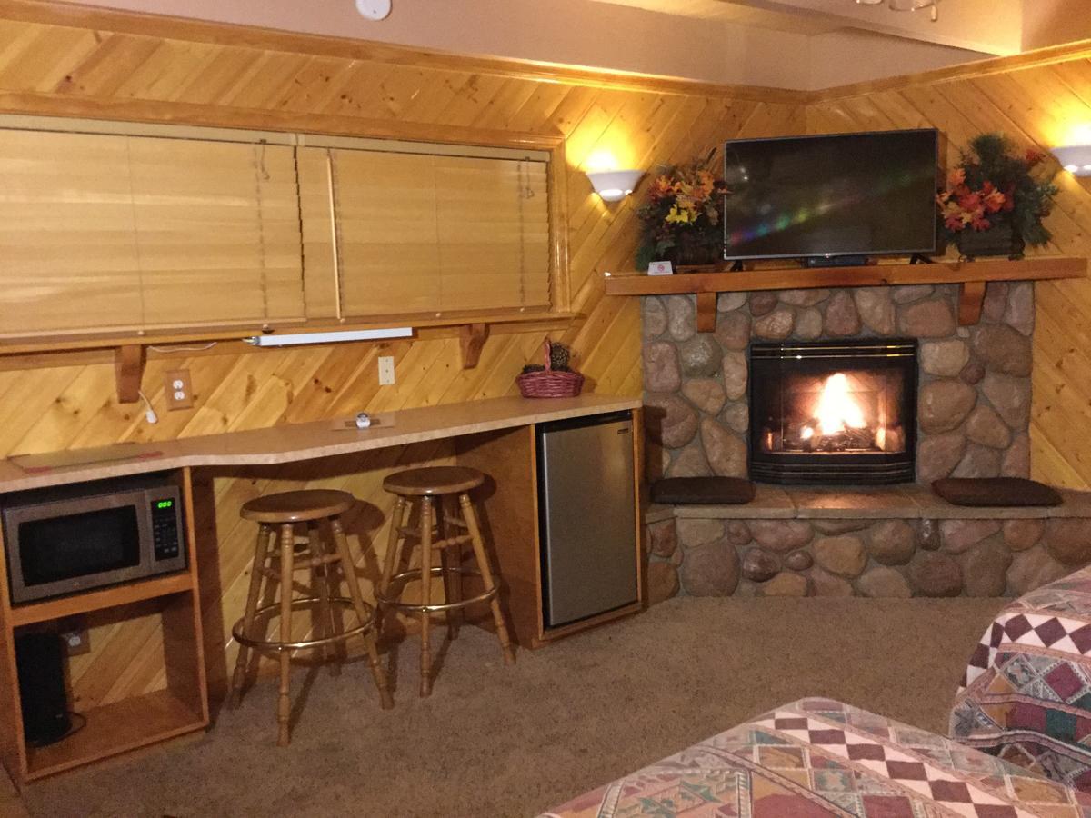 Giant Oaks Lodge Running Springs Экстерьер фото
