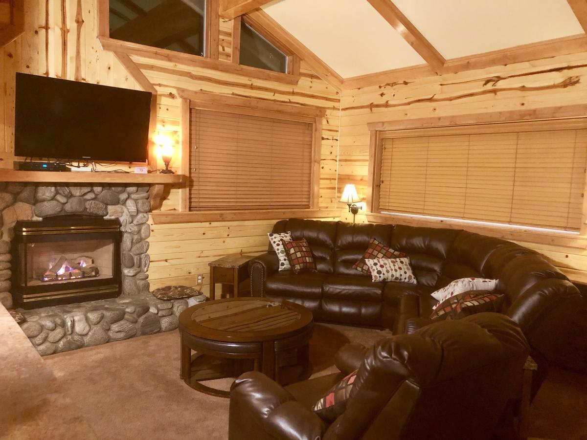 Giant Oaks Lodge Running Springs Экстерьер фото