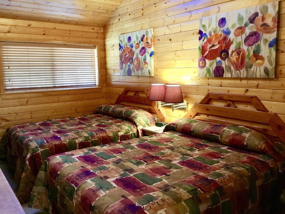 Giant Oaks Lodge Running Springs Экстерьер фото