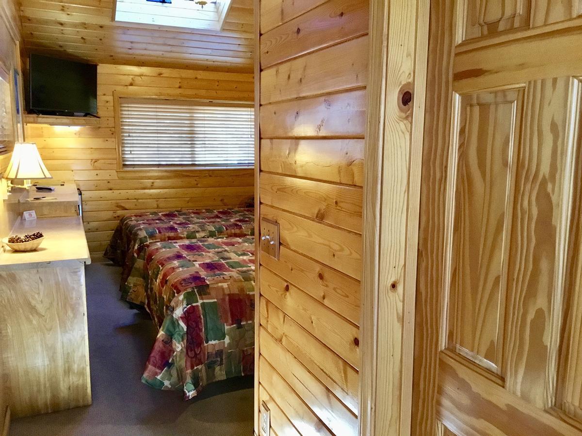 Giant Oaks Lodge Running Springs Экстерьер фото