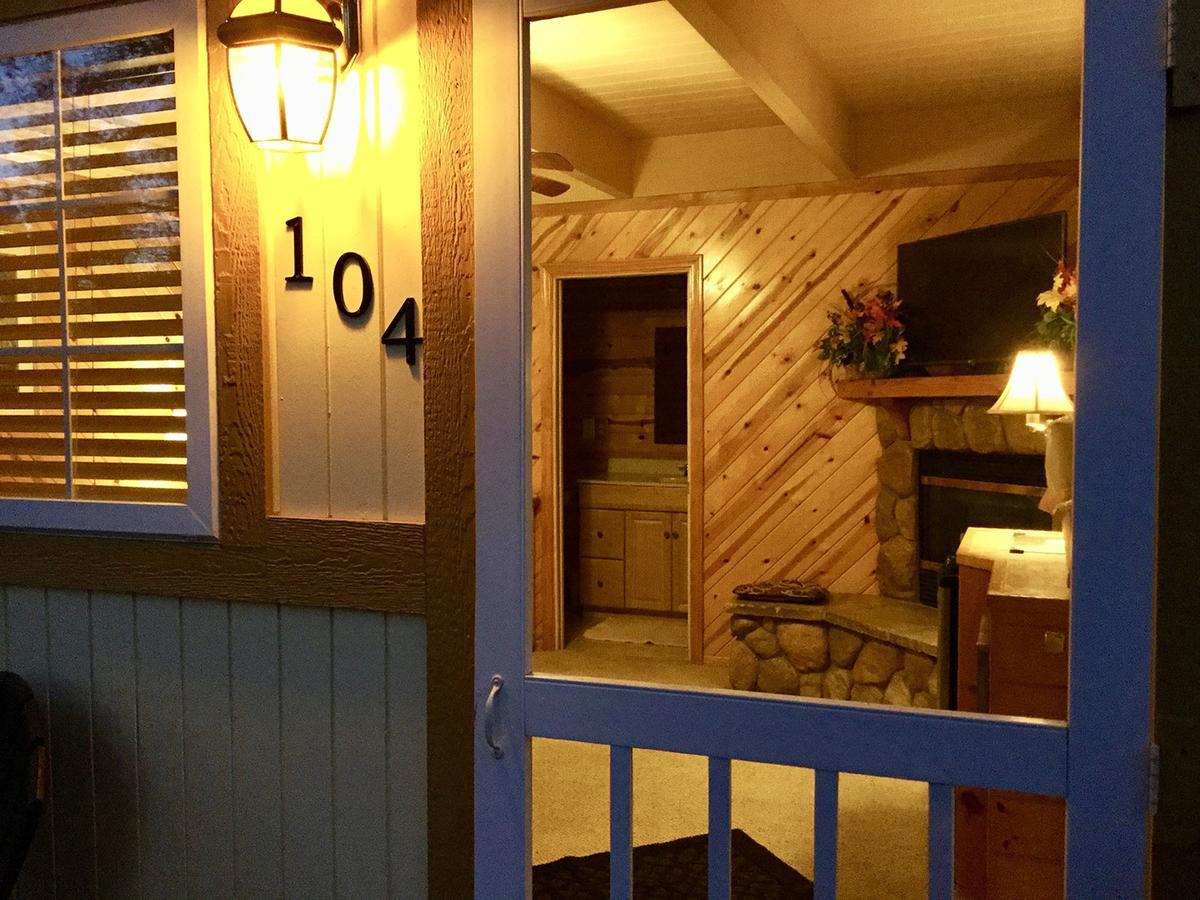 Giant Oaks Lodge Running Springs Экстерьер фото