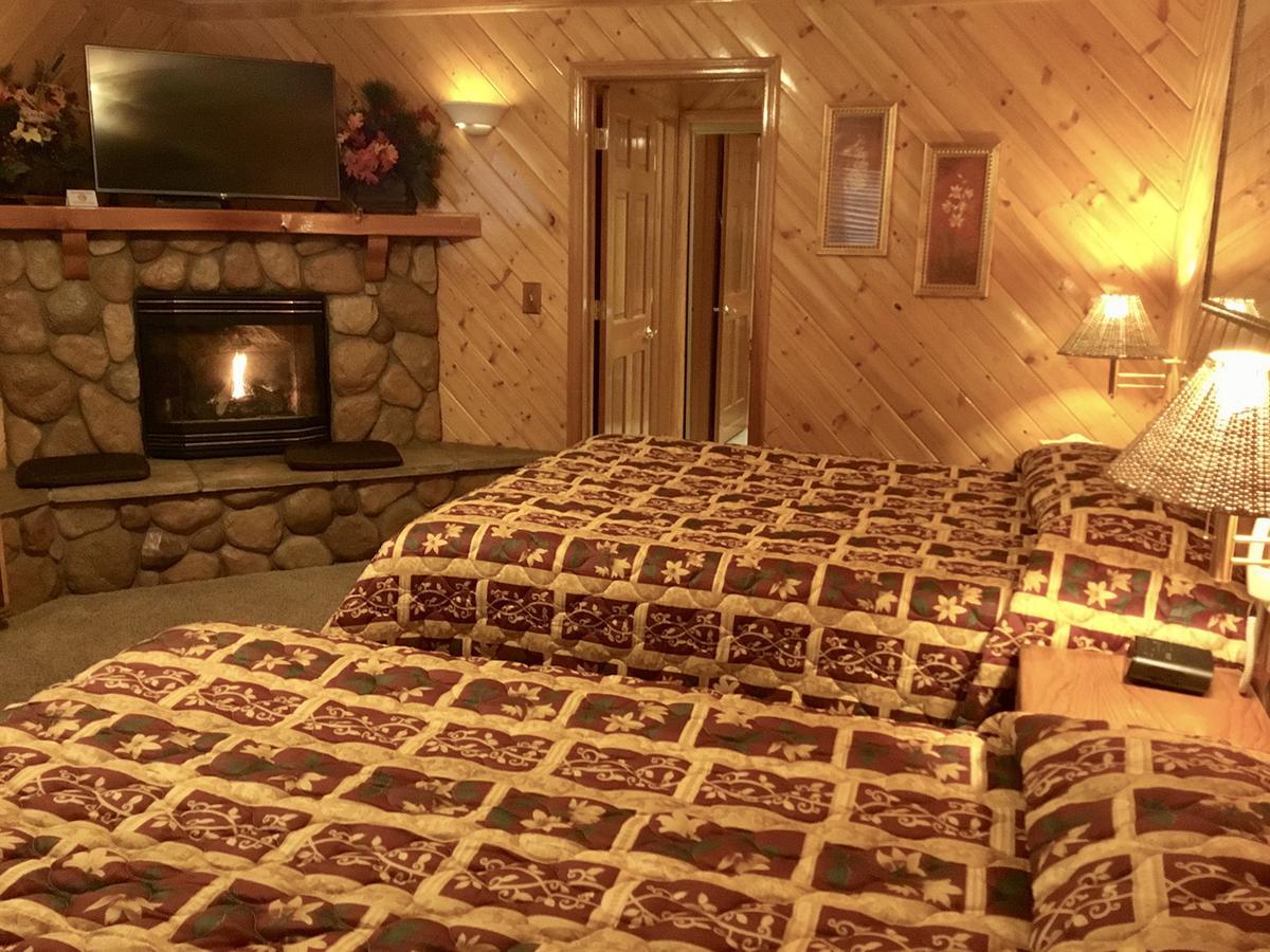 Giant Oaks Lodge Running Springs Экстерьер фото